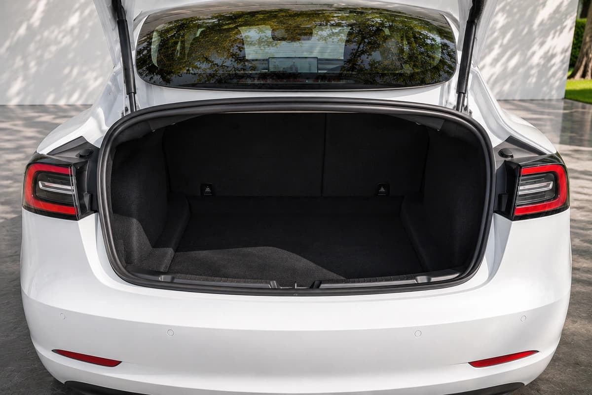 Tesla Model 3 — 6/8
